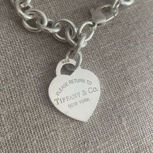 TIFFANY & CO. Heart Charm Bracelet